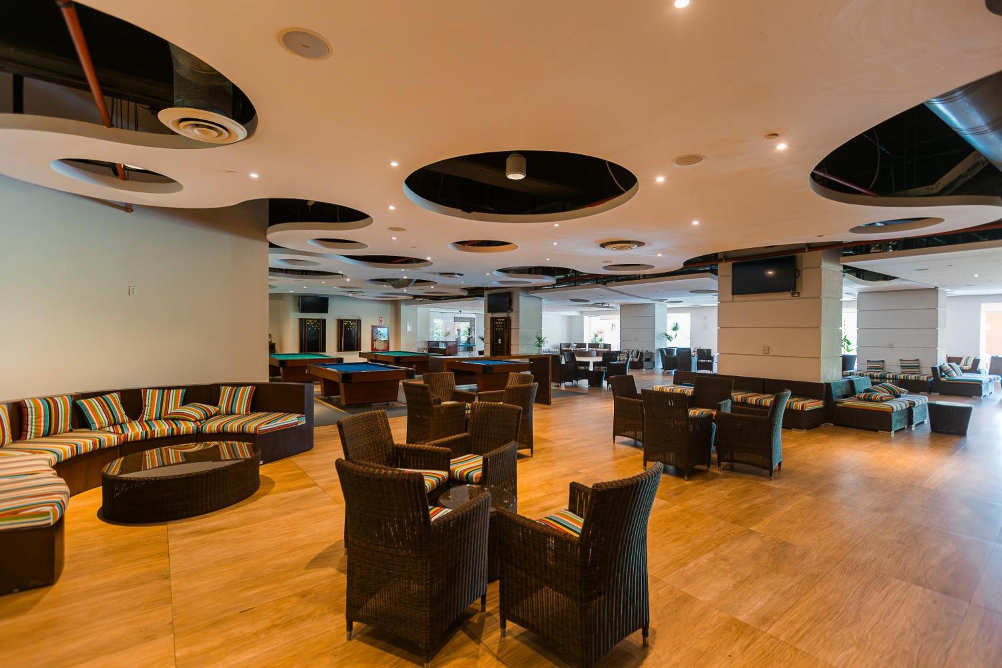 Azul Ixtapa Grand All Inclusive Suites - Spa & Convention Center Eksteriør billede The lounge at the airport